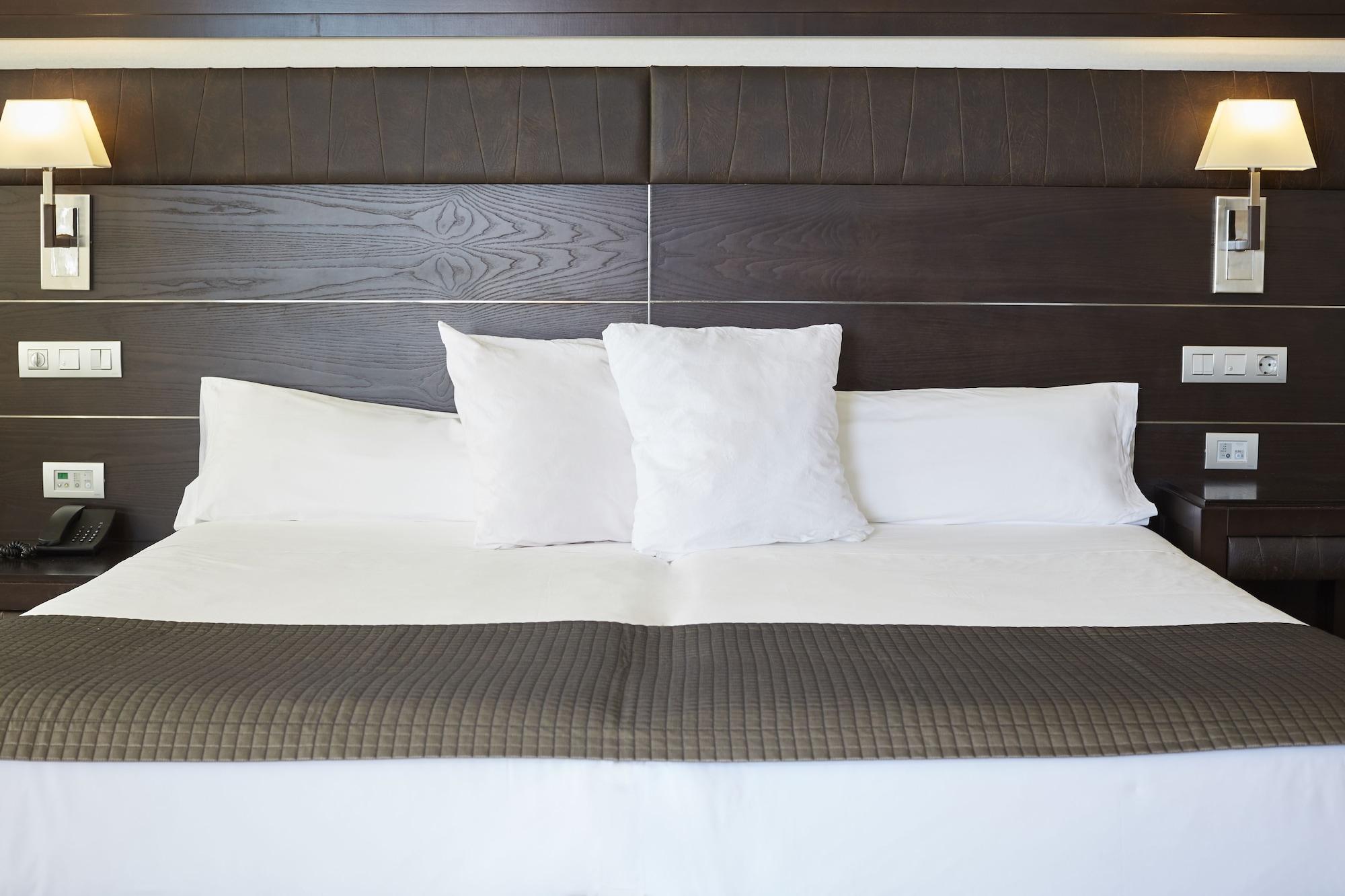 Insotel Fenicia Prestige Suites & Spa ซานตาเอวเลเรียเดสริว ภายนอก รูปภาพ