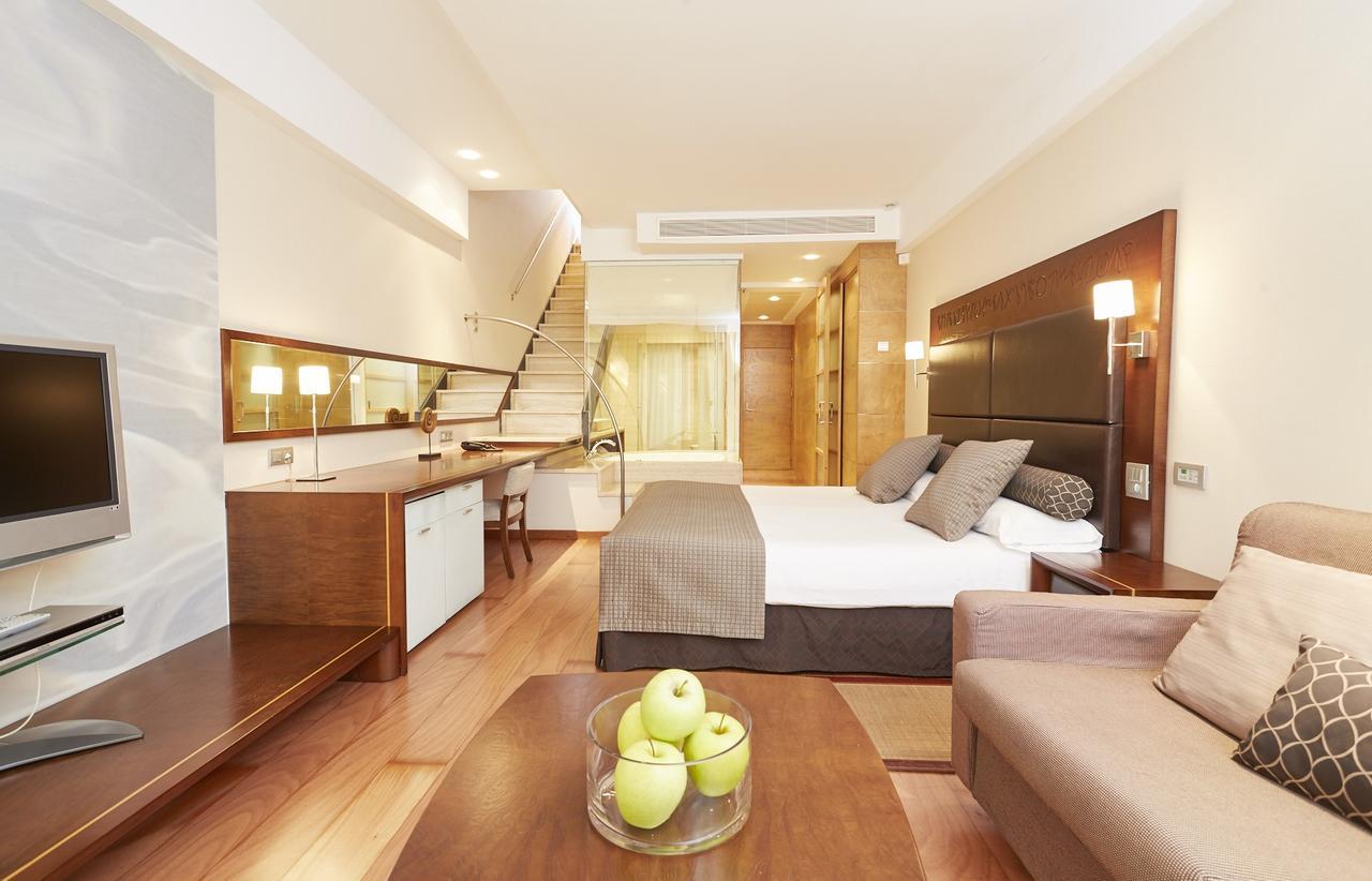 Insotel Fenicia Prestige Suites & Spa ซานตาเอวเลเรียเดสริว ภายนอก รูปภาพ